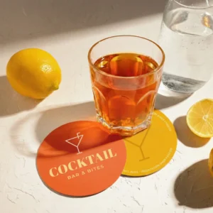 Onderzetters van papier voor een cocktailbar