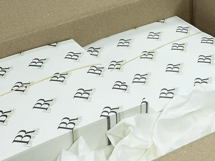 Bedrukt vetvrij papier in productie bij Zakelijk Drukwerk